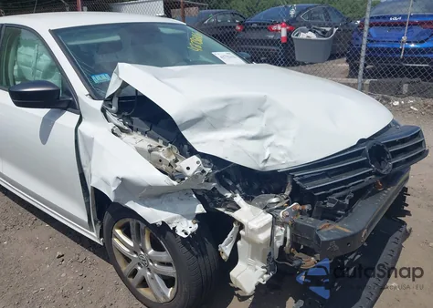 2015 Volkswagen Jetta 2.0L S z USA, uszkodzony, nr VIN 3VW2K7AJ5FM351556